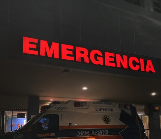 정부, 비상진료체계 유지에 예비비 775억 원 추가 투입 white and red ambulance van