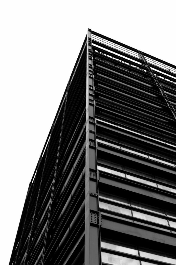 Photo by Paulina Milde-Jachowska a black and white photo of a tall building