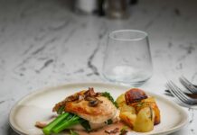 운동 후 영양 회복: 근육 회복을 위한 음식과 보충제 a white plate topped with meat and veggies