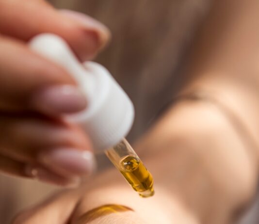 겨울철 피부 관리 비법 person holding dropper