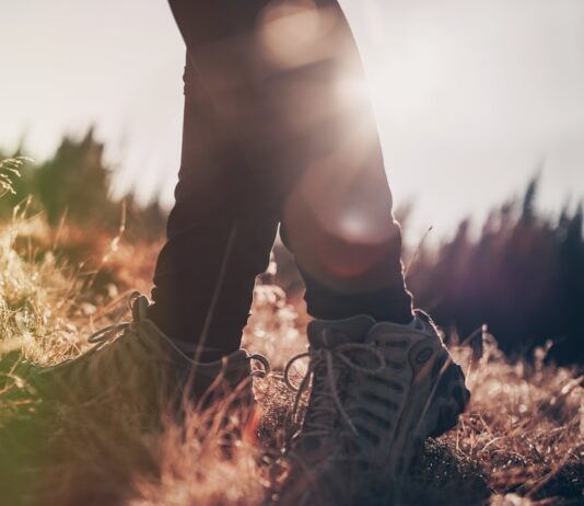 나른함 극복: 춘곤증을 이기는 생활 습관 person wearing white shoes