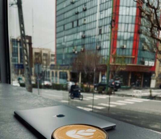 “바쁜 직장인도 할 수 있다! 일상 속 건강 챙기는 실천법” a cup of coffee sitting on top of a saucer