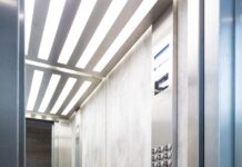 만성 피로감이 사라지지 않는 사람들의 ‘휴식 저항’ 메커니즘 white wooden door with black metal door lever