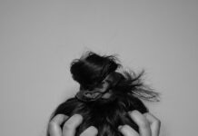 “나만의 스트레스 관리법, 실생활 속에서 찾는다” a woman covering her face with her hands