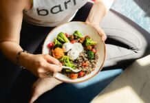 내 몸에 맞는 식단, 건강하게 시작해볼까요? a woman is holding a bowl of food